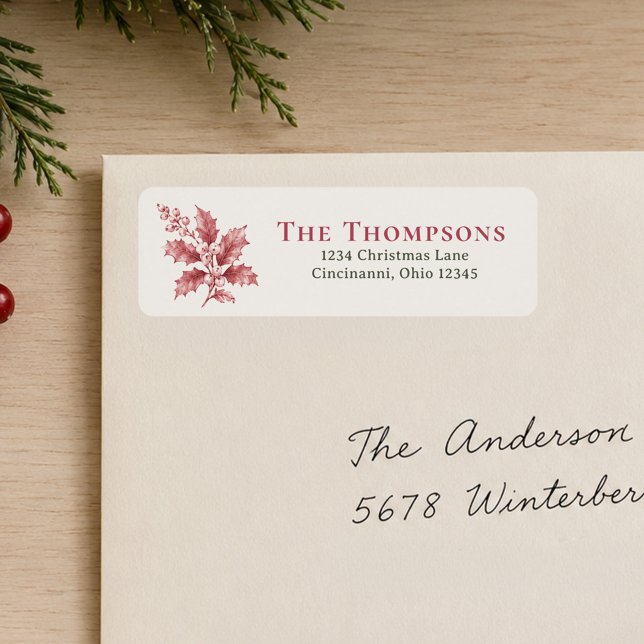 Étiquette Adresse de Retour de Noël en Verdure Rouge (Festive return address labels featuring red holly berries and seasonal Christmas greenery.)