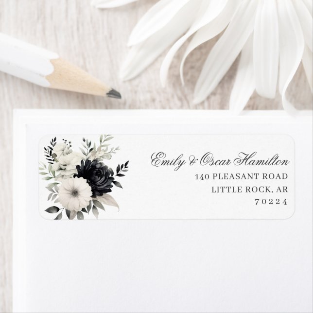 Étiquette Adresse de retour Floral foncé Noir & Crème Boho (En situation)