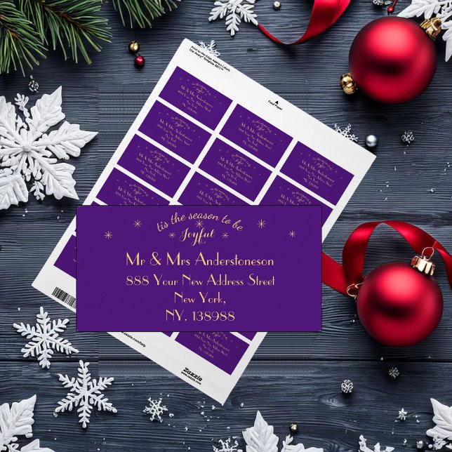 Étiquette Adresse des fêtes "C'est la saison pour être joyeu (Joyful Purple & Gold 'tis the season' mailing labels. Perfect for gift tagging, mailing and labeling)