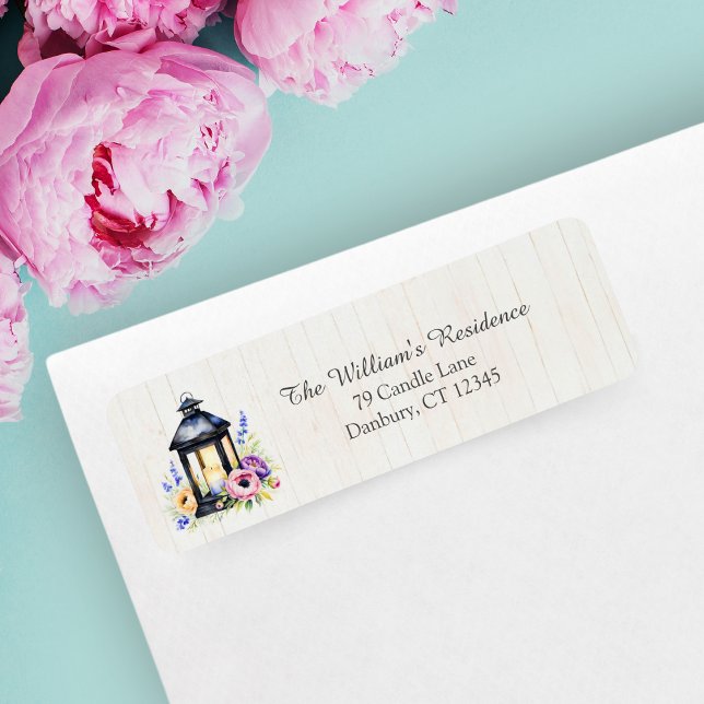 Étiquette Aquarelle Une Lanterne Rustique avec des Pivoines  (A watercolor ai artwork rustic peonies with lantern as a lovely return address label. )
