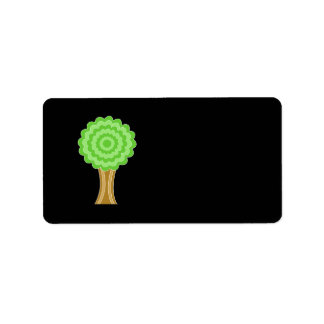 Étiquette Arbre vert. Sur arrière - plan noir.