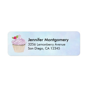 Étiquette Baie rose délicieuse de petit gâteau sur le dess