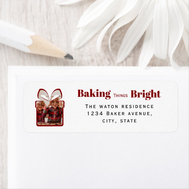 Étiquette Baking Things Bright Christmas Photo Gift Design (En situation)