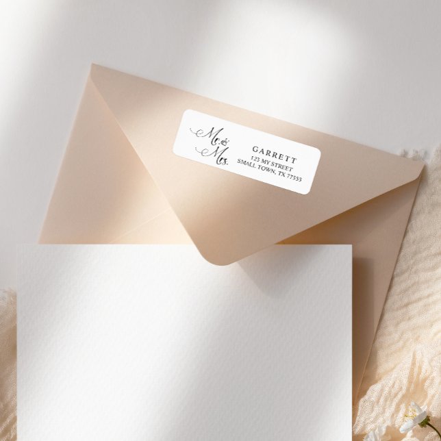 Étiquette Black Modern Simple Script M. et Mme Adresse (Créateur téléchargé)