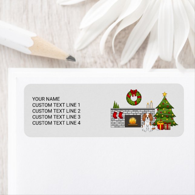 Étiquette Blenheim Cavalier Dog Dans Une Salle De Noël (En situation)