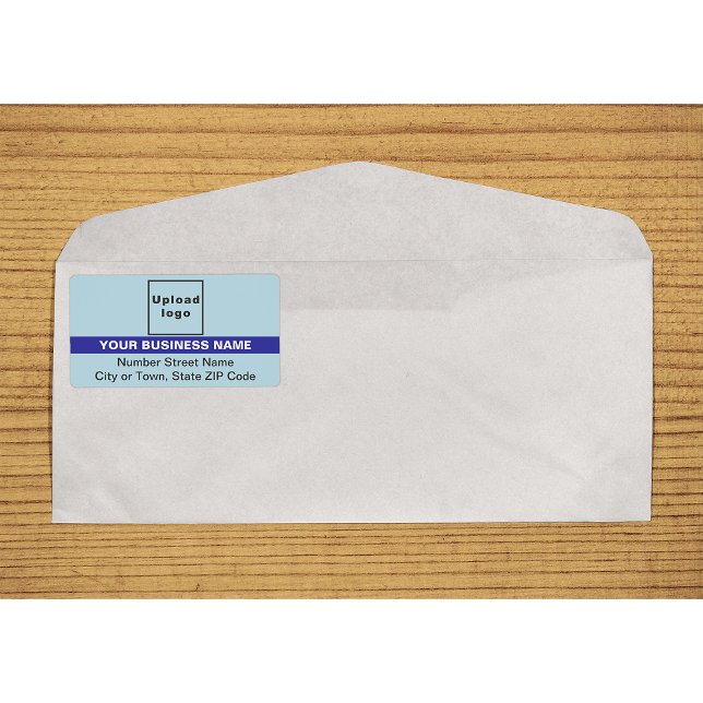Étiquette Bleu clair avec nom de marque en surbrillance Livr (Light blue with highlighted brand name shipping label on envelope)