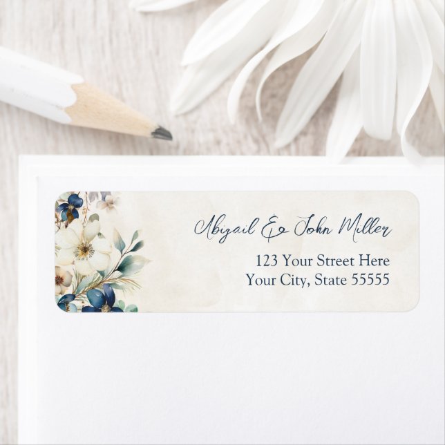 Étiquette Blue Floral Winter Wedding Return Address Labels (En situation)