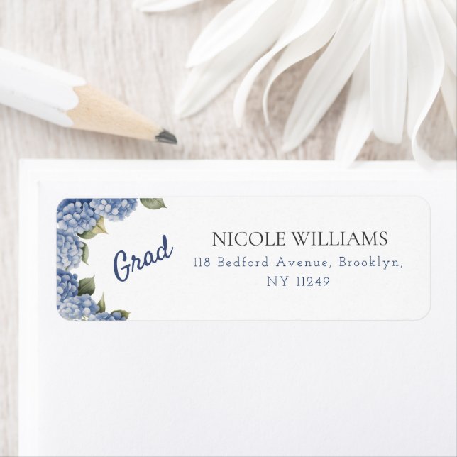 Étiquette Blue Hydrangea Grad Return Address Label (En situation)