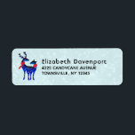 Étiquette Blue Nordic Christmas Reindeer Pair<br><div class="desc">Retourner les étiquettes d'adresse avec un arrière - plan vert clair et blanc enneigé. Illustré par une paire de cerfs bleus scandinaves portant des foulards rouges. Avec des marquages décoratifs sur le corps.</div>