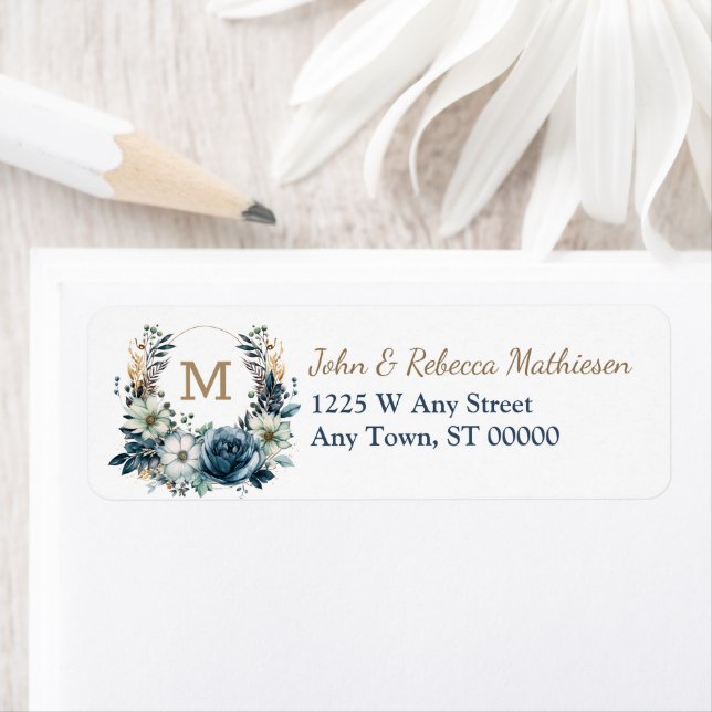 Étiquette Boho Blue Floral Wreath Monogramme Adresse de reto (En situation)