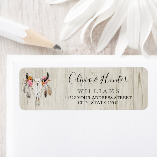 Étiquette Boho Plumes florales Antler Crâne de vache Bois ru (En situation)