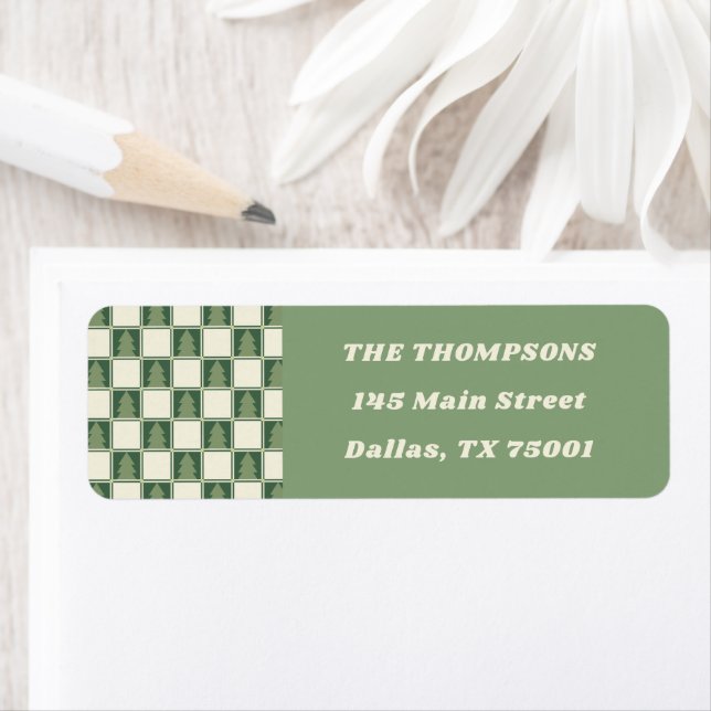 Étiquette Bold Green Holiday Checker Tree Return Address (En situation)