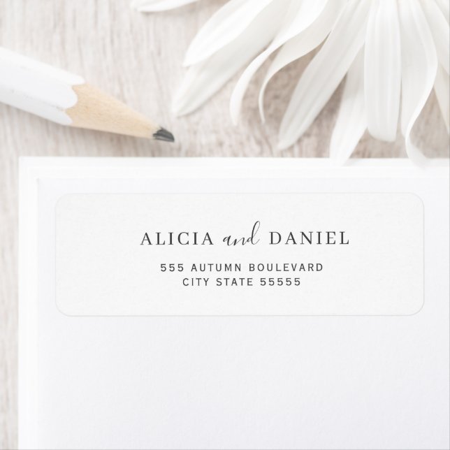Étiquette Bride and groom names black white return address (En situation)
