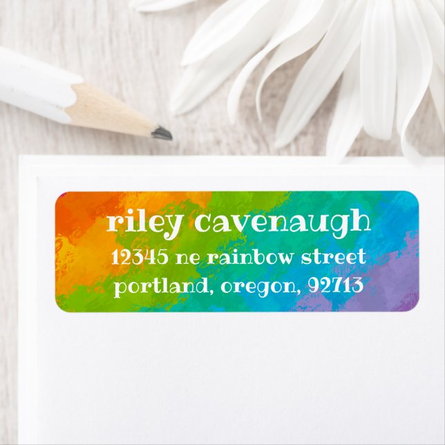 Étiquette Bright Rainbow Birthday Adresse de retour (En situation)