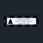 Étiquette Buffalo Check Christmas Tree Adresse de retour<br><div class="desc">Un motif de buffle noir chèque plaid et bleu vintage se sent frais et moderne pour les vacances avec un noir massif arbre de Noël graphique et texte d'adresse de retour personnalisé.</div>