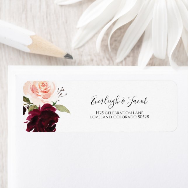 Étiquette Burgundy Blush rose Floral Mariage Adresse de reto (En situation)