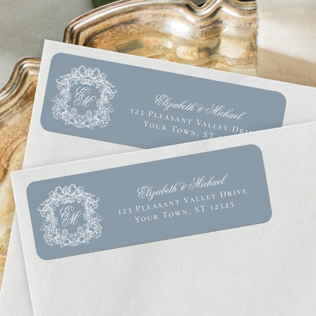 Étiquette Cachet de monogramme bleu poussiéreux pour adresse (Créateur téléchargé)