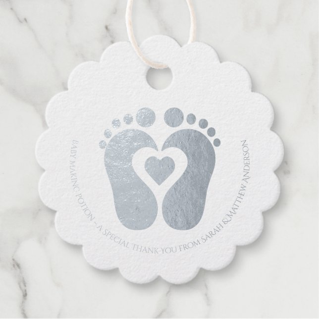 Étiquette-cadeau Bébé mignon faisant potion petits pieds (Devant)
