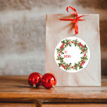 Étiquette cadeau Christmas Holly Feuilles & Berrie<br><div class="desc">Cette étiquette cadeau autocollante de Noël est parfaite pour répandre la joie des fêtes et rendre vos rencontres de Noël extra spécial. Que ce soit pour la famille, les amis ou les collègues, c’est une façon mémorable d’express vos souhaits chaleureux pendant la saison festive. Les saints feuilles et Berries ajoutent...</div>