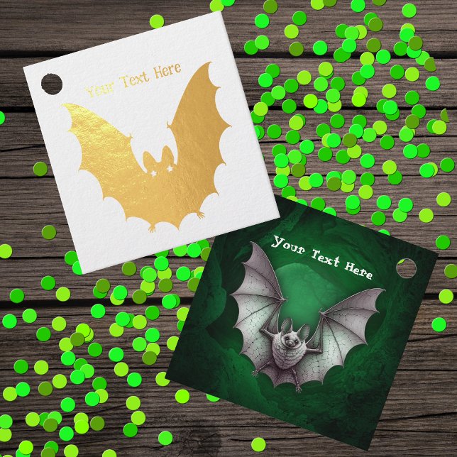 Étiquette-cadeau Gold Flat Star Eyes Éffrayant Green Cave (Flying Gothic white gold bat star eyes cave with green glow on gold foil gift tags.)