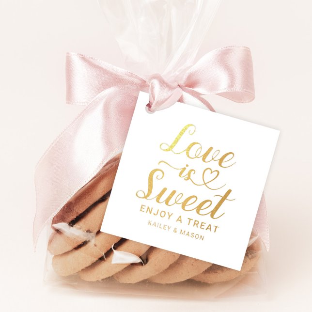 Étiquette-cadeau L'amour est un cœur en or en monogramme script (Créateur téléchargé)