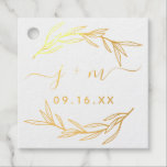 Étiquette-cadeau Mariage des initiales de script Feuille Laurel<br><div class="desc">Balises de faveur simples avec feuilles de laurier cadrant des initiales de script et date pour mariage pour toutes les occasions spéciales en feuille d'or.</div>