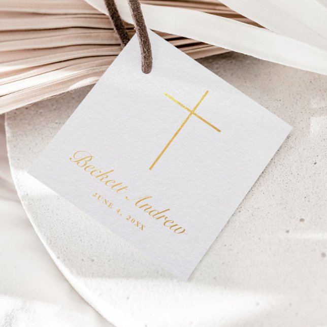 Étiquette-cadeau Simple Croix de Baptême en écriture dorée (Simple cross, elegant gold foil script baptism favor tags.)