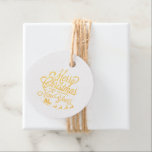 Étiquette-cadeau Vintage Christmas Holiday Nom de famille<br><div class="desc">Étiquette de Noël chic avec une image de Noël vintage or sur un arrière - plan blanc, et votre nom de famille dans la calligraphie script sur le dos de l'étiquette de faveur. Conçu exclusivement pour vous par Happy Dolphin Studio. Si vous avez besoin d'aide ou de produits correspondants, contactez-nous...</div>