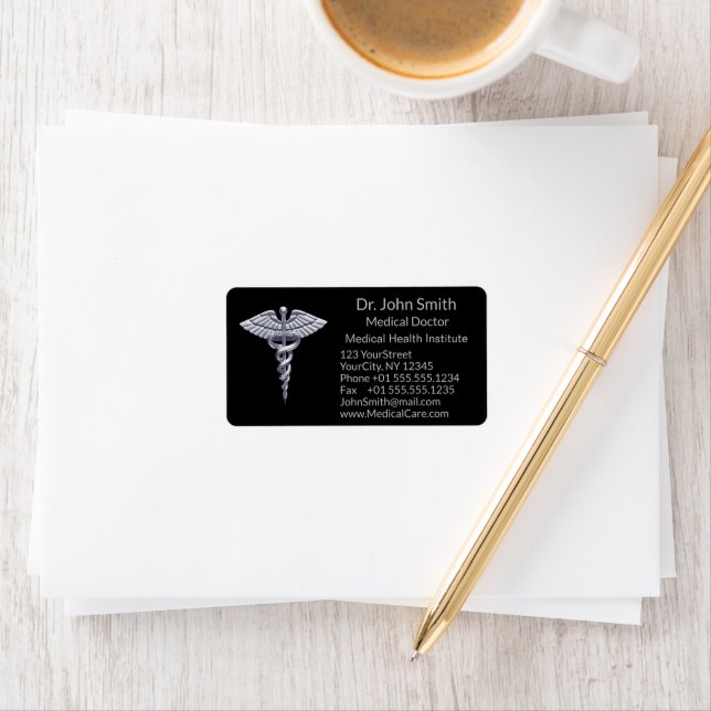 Étiquette Caduceus Médicale classique Argent sur noir (En situation)