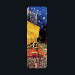 Étiquette Café Terrasse à la nuit par Vincent van Gogh<br><div class="desc">Le Café Terrace sur la Place du Forum de Vincent van Gogh est un post impressionnisme d'art vintage, une peinture architecturale de paysage urbain. Vue extérieure d'un restaurant avec tables, chaises, serveurs et personnes à manger. Une belle nuit avec des étoiles dans le ciel à Arles, France. À propos de...</div>