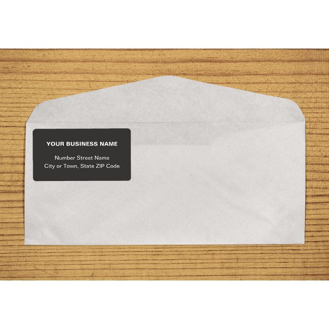 Étiquette Centre Aligné Texte brut Entreprise Livraison en n (Center aligned plain text business black shipping label on envelope)