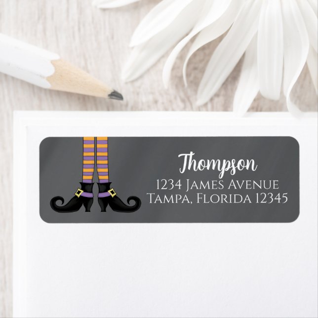 Étiquette Chaussures de sorcière d'Halloween mignonne Éffray (En situation)