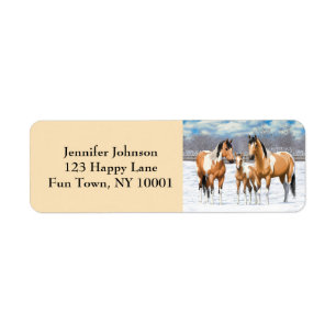 Étiquette Chevaux De Peinture En Peau De Bouche Dans La Neig