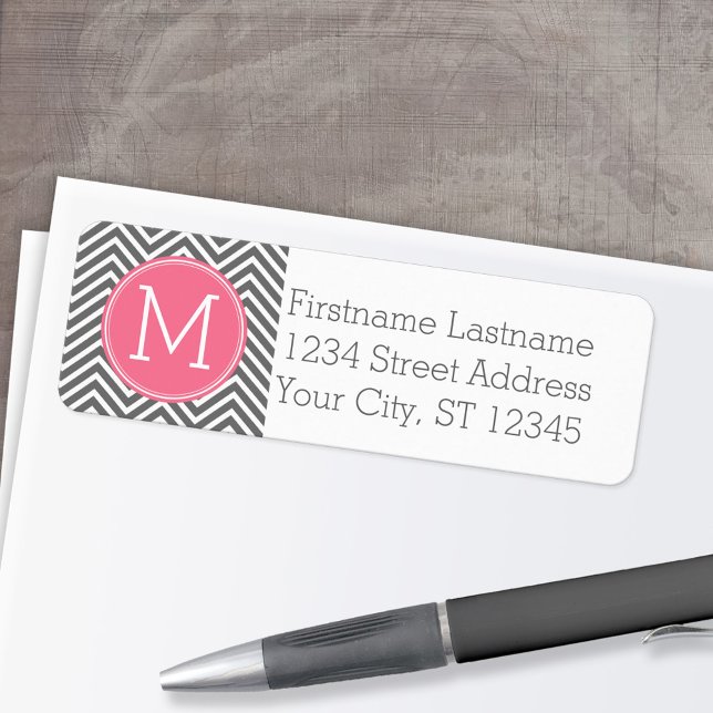 Étiquette Chevrons gris et rose avec Monogramme personnalisé (Custom Return Address Labels - Low Minimum)