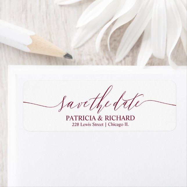 Étiquette Chic Script Wedding Enregistrer La Date Retourner  (En situation)