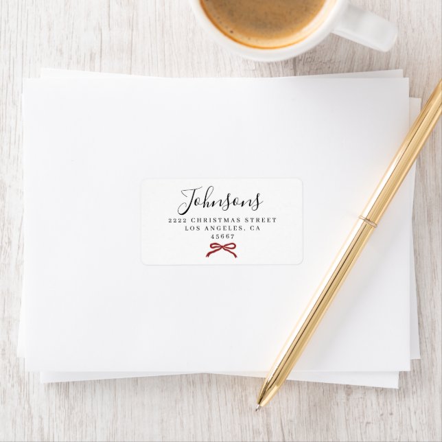 Étiquette Chic Simple Red Bow Script Family Return Address (En situation)