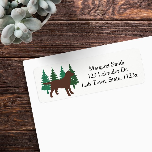 Étiquette Chocolat Labrador À feuillage persistant Adresse d (Chocolate Labrador Outline Evergreen Trees Return Address Labels for Labrador Owners.  Silhouette.)