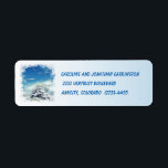 Étiquette Christmas Winter Wonderland Retourner l'adresse Ét<br><div class="desc">Customisez facilement ces étiquettes d'adresse de retour qui présentent une merveilleuse région hivernale ! La tempête de neige est terminée et la paix s'est paisiblement installée sur cette belle scène saisonnière. L'épinette a une couverture de neige blanche, le ciel est un bleu profond avec des nuages bouffants et des branches...</div>