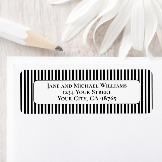Étiquette Classique noir et blanc Simple Stripes stylish (En situation)