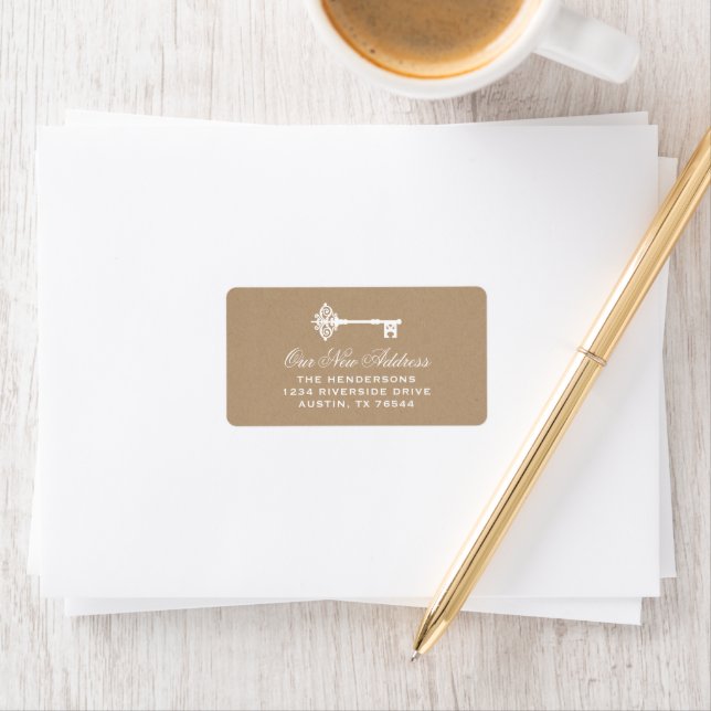 Étiquette Clé de squelette | Rustic Faux Kraft Nouvelle adre (En situation)