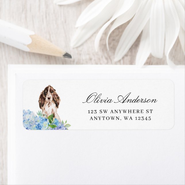 Étiquette Cocker Spaniel marron et blanc Hydrangea bleue (En situation)