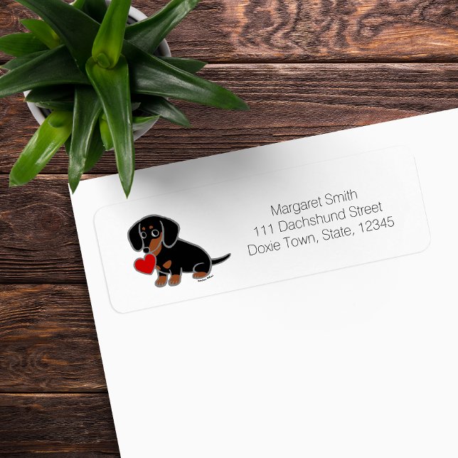 Étiquette Coeur noir et teinté lisse Dachshund (Black and Tan Smooth Dachshund Heart Return Address Label featuring Cute Dachshund with a Heart.)