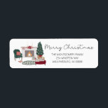 Étiquette Cosy Christmas Country Home Christmas Tree<br><div class="desc">Cosy Christmas Country Home Christmas Tree Return Address Label - Notre étiquette d'adresse de retour comporte une maison de campagne confortable, tout décorée pour les vacances. Le sapin de Noël est décoré et installé près de la cheminée, orné de poinsettias, bas et bougies. Le étiquette lit "Joyeux Noël" dans une...</div>