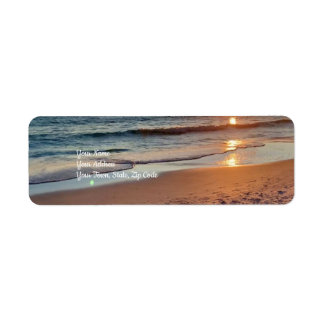 Étiquette Coucher de soleil sur la plage océanique côtière