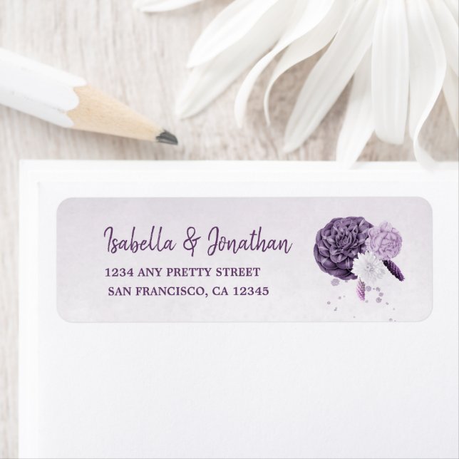 Étiquette couleur violet fleurs mariage adresse de retour (En situation)