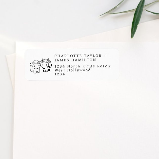Étiquette Couple De Vache Whimsical Nous Dirons Je Moo Maria (Whimsical Cow Couple We Will Say I Moo Wedding Labels from Ricaso. Add your names & address)