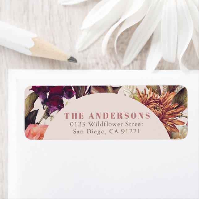Étiquette Couronne de feuilles florales d'automne rose avec  (En situation)