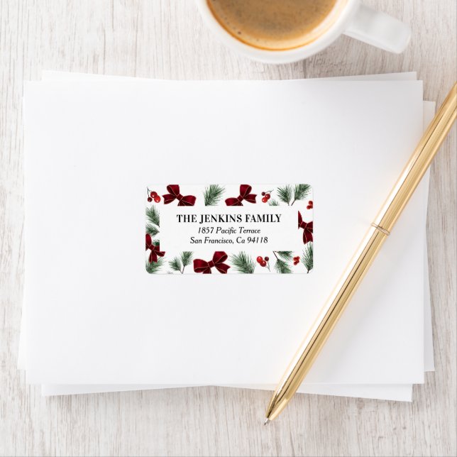 Étiquette Couronne de Noël hivernale Ruban rouge (En situation)