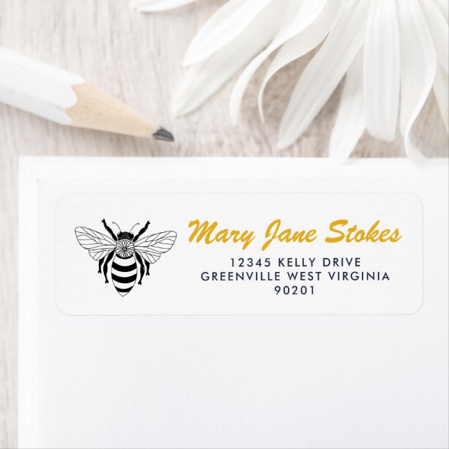 Étiquette Cute Bee Return Address Label | Personalized  (En situation)