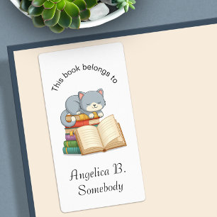 Étiquette Cute Chat au-dessus d'une pile de livres - Plaque 
